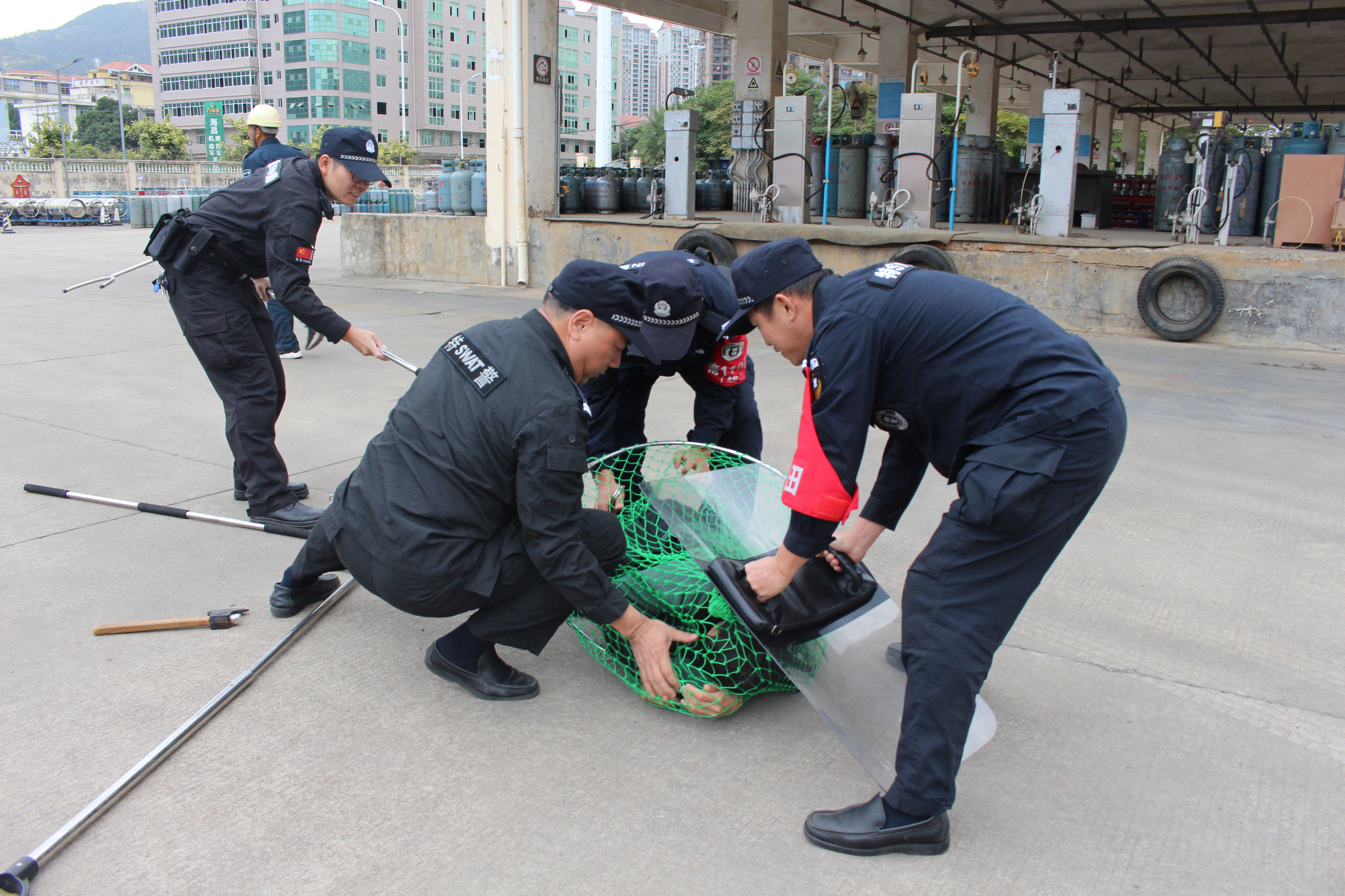 4、特警制服歹徒.JPG